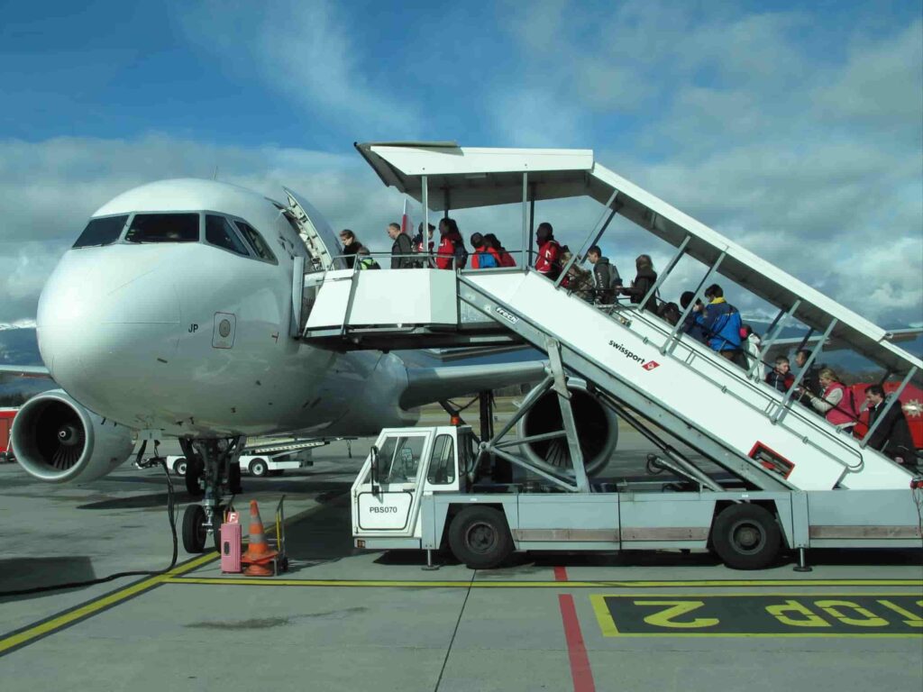Is It Cheaper To Book Flights Online Or With A Travel Agent